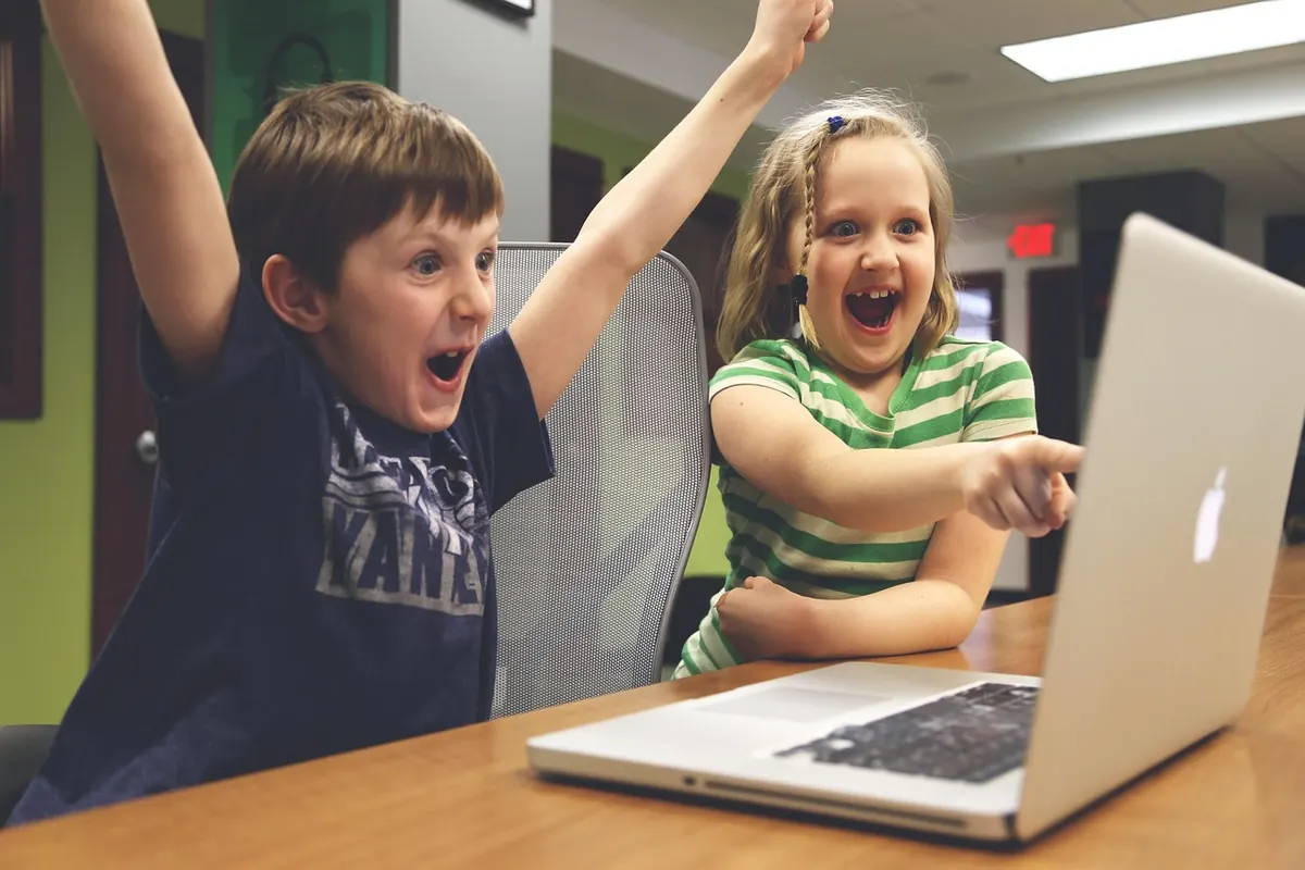 How to Write a Journalist Profile That Gets Noticed